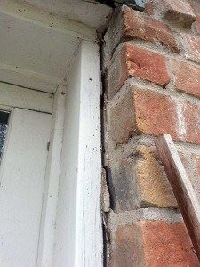 Cracked House Door Jam 225X 300 2)